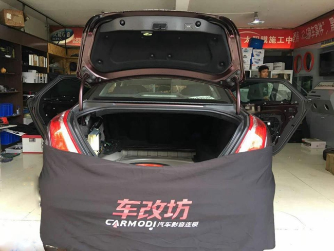 大件事J.B降临湖北HS车改坊!捷豹音响无损改装升级!