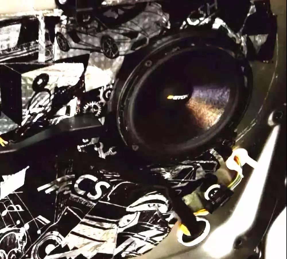 两台低音炮奏响灵魂知音!-车改坊长沙店为标致408汽车音响升级美国霸克