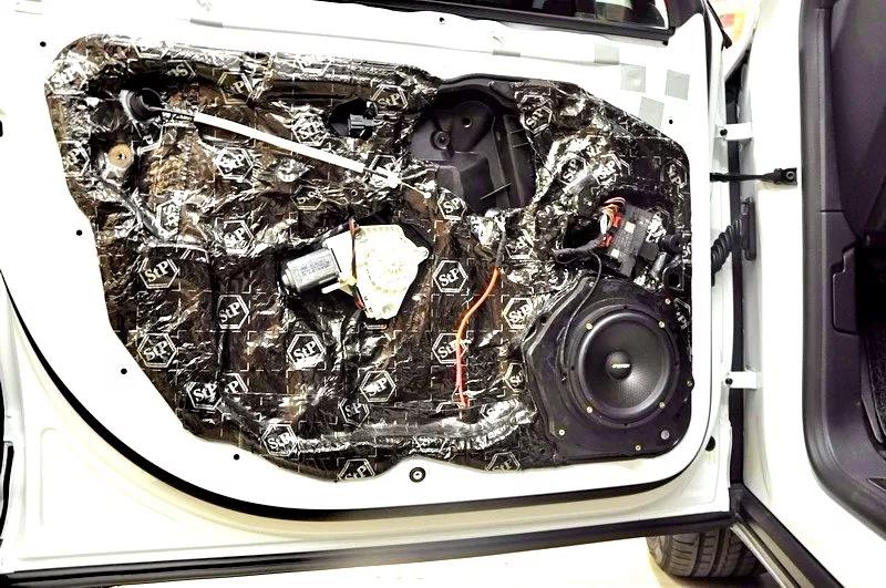 前门中低音.JPG 跑车也有音乐梦-上海音豪保时捷卡宴汽车音响升级德国伊顿