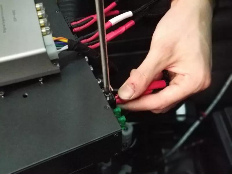 上海音豪奥迪A6汽车音响改装德国伊顿三分频,好听乐享不停!