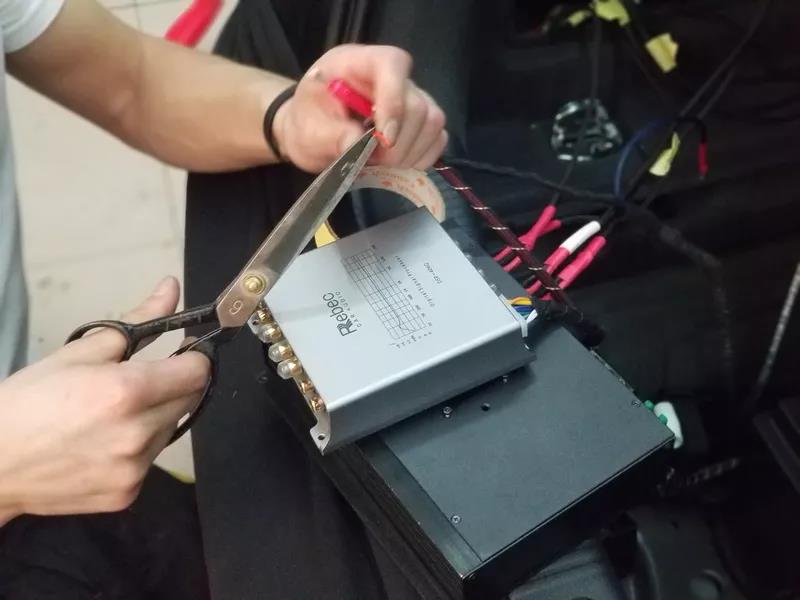 上海音豪奥迪A6汽车音响改装德国伊顿三分频,好听乐享不停!