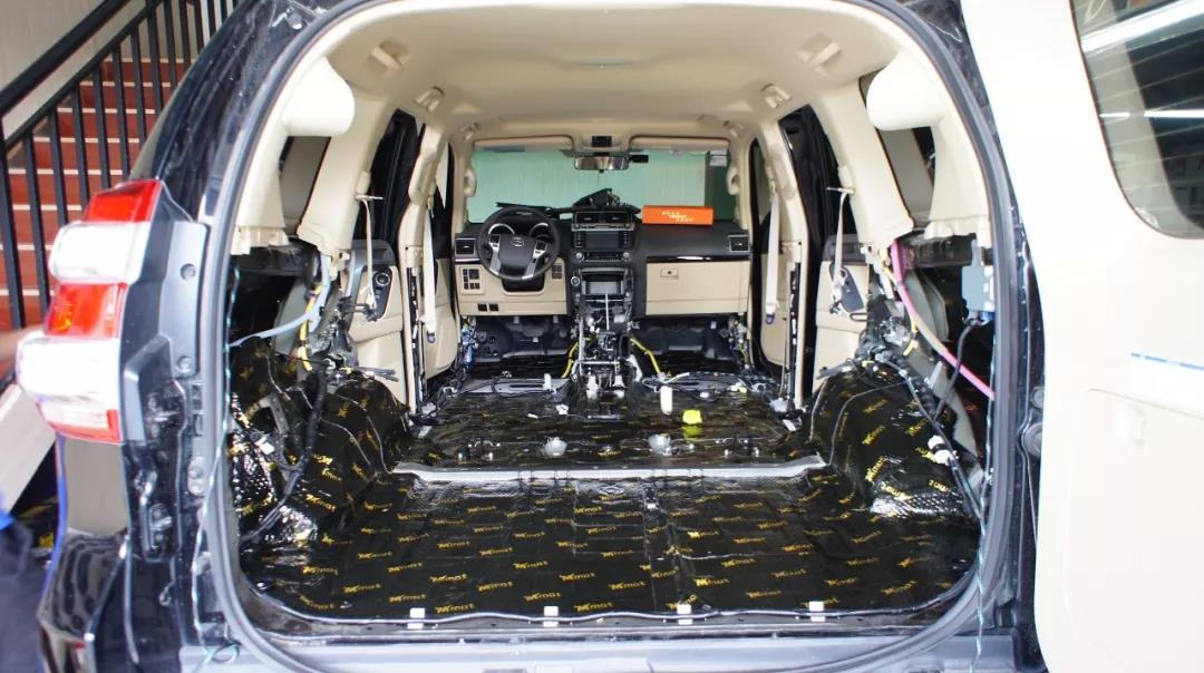 动人音质,源于精心打造-车改坊广州声扬店霸道汽车音响升级德国伊顿RSE三分频