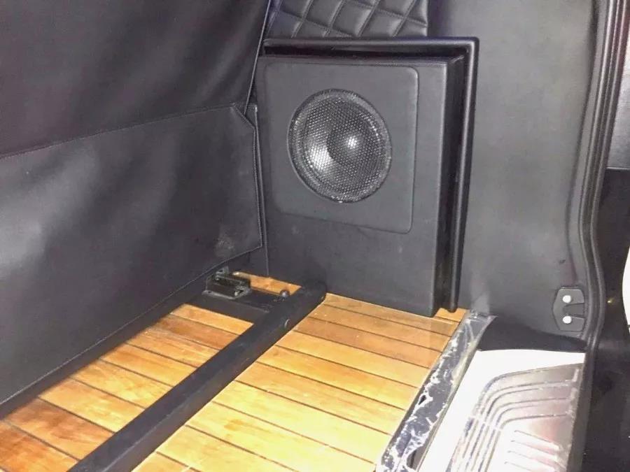 一台ETON MINI300.2功放就搞定?-看车改坊佛山店这辆奔驰商务如何操作