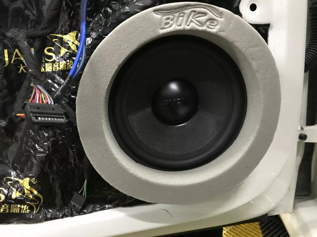 车主这样改真的好吗?-车改坊重庆店大众凌度汽车音响升级美国BKELL