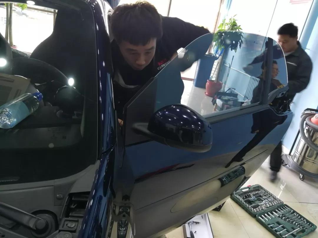 一台超薄低音炮来点亮全场!新款SMART这波升级车主很满意