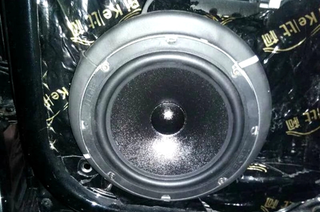 气势不能输 车改坊汽车影音连锁大众迈腾改装