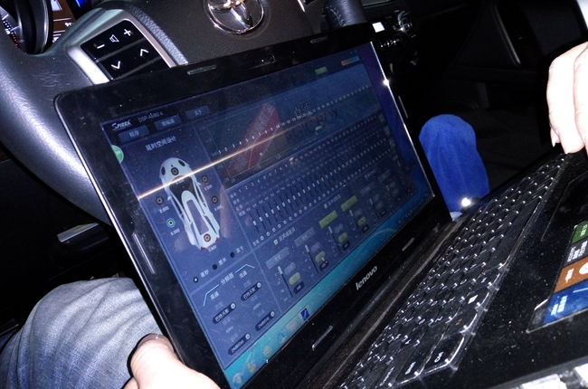 恰如其分 车改坊汽车影音连锁丰田霸道改装TEC、