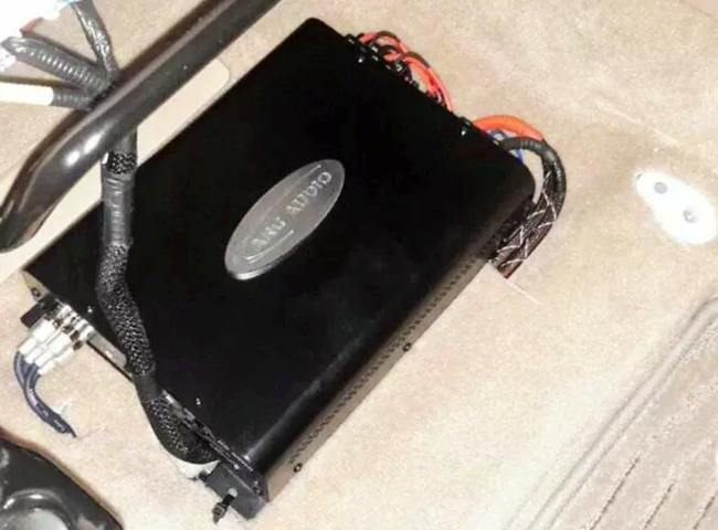 最佳拍档 新疆车佳坊丰田兰德酷路泽改装Hybrid