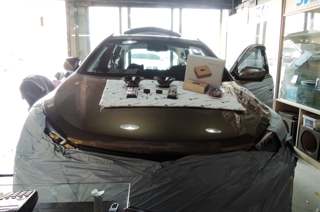 美声对弈 太原美声现代新胜达改装ETON和斯派朗汽