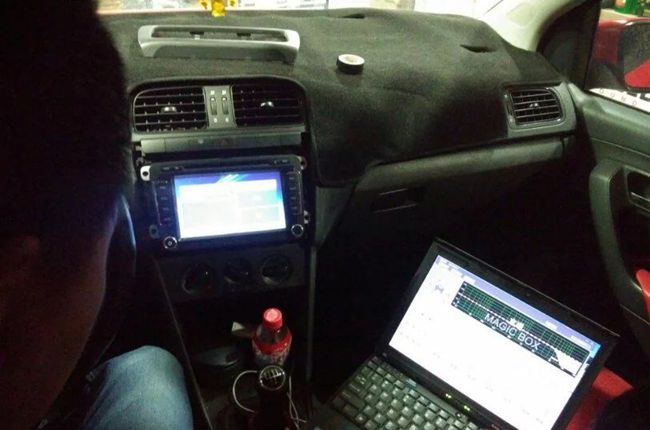 弹出旋律原声 新疆车佳坊大众POLO改装霸克和斯派