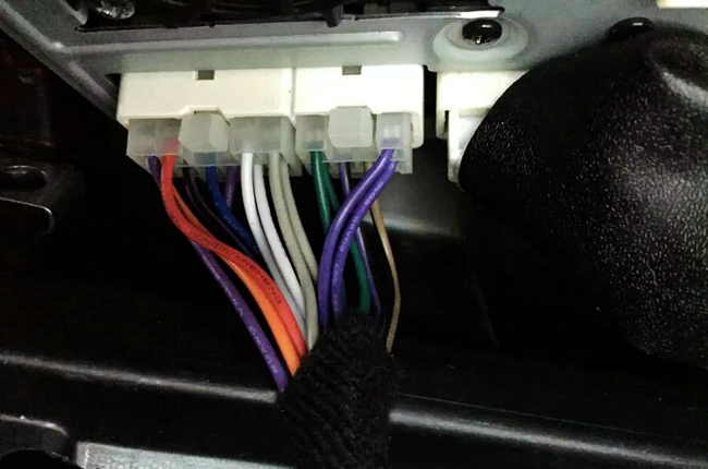 小处着手享美音 车改坊汽车影音连锁丰田汉兰达