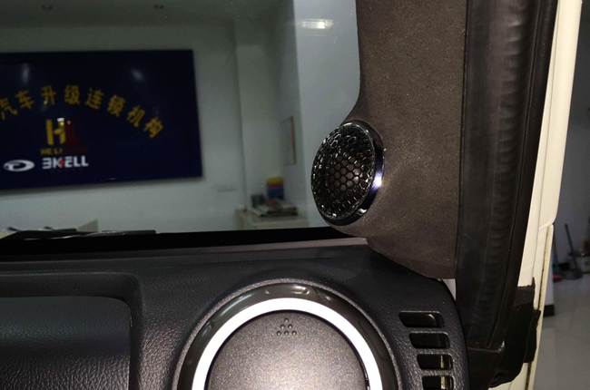 主要看音质 合利汽车音响北京吉普改装美国霸克