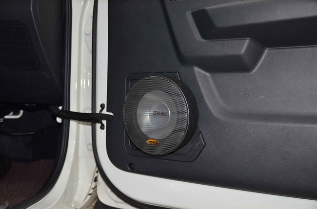 主要看音质 合利汽车音响北京吉普改装美国霸克