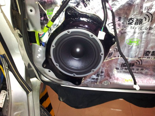 向音乐出发吧 番禺黄艳汽车影音馆丰田霸道改装