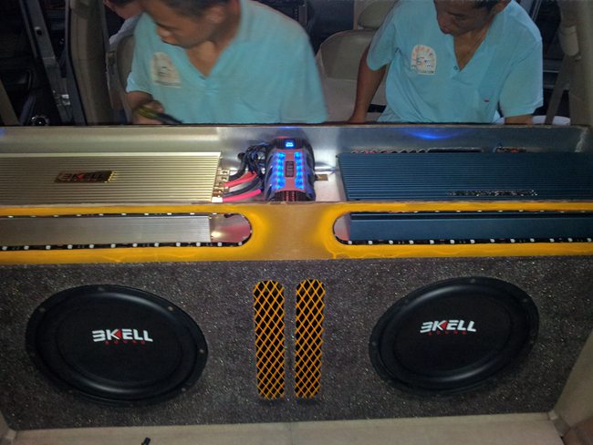 向音乐出发吧 番禺黄艳汽车影音馆丰田霸道改装