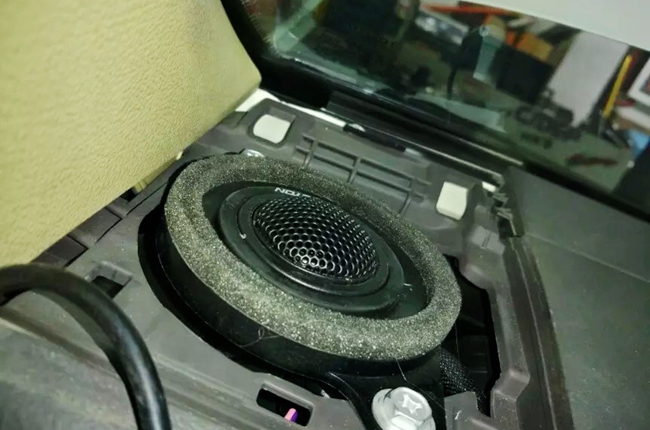 好声音不间断 新疆车佳坊丰田酷路泽改装ETON、霸