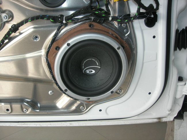 一锤定音 番禺黄艳汽车影音馆奔驰E260改装TEC和