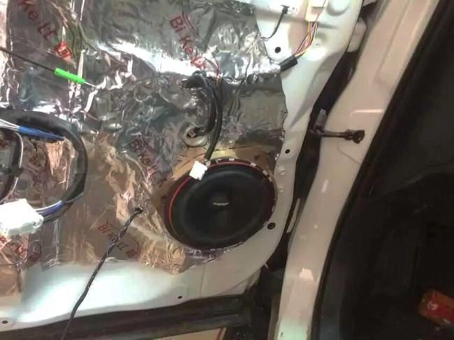 音质浓郁味道正好 新疆车佳坊丰田RAV4改装ETON和