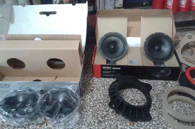 多彩音乐点亮生活 新疆车佳坊兰德酷路泽改装