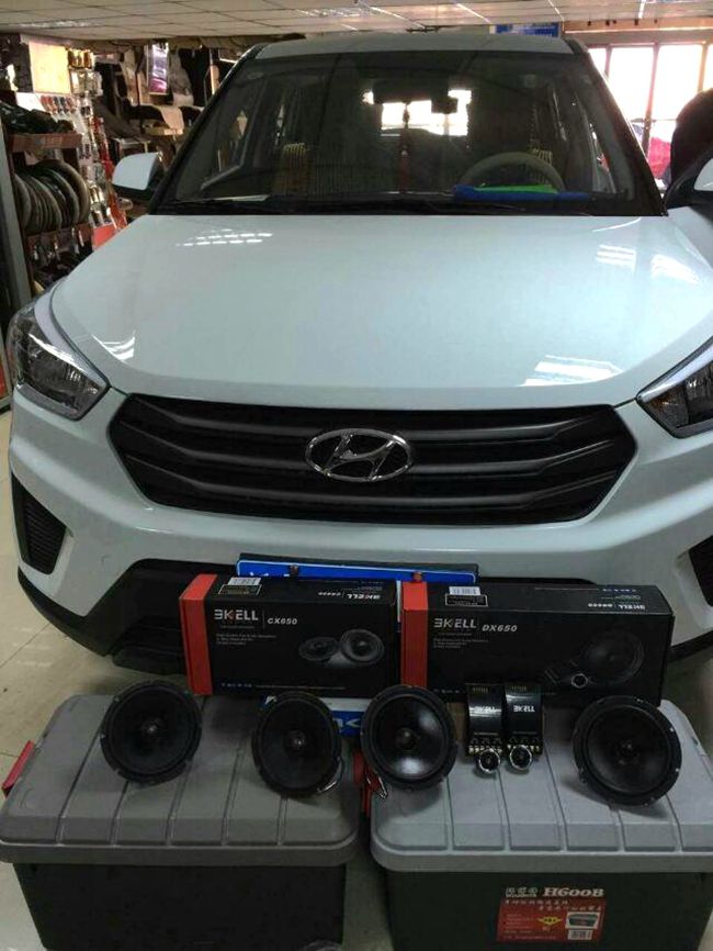 音响改装快准狠 新疆车佳坊现代ix35改装美国霸克
