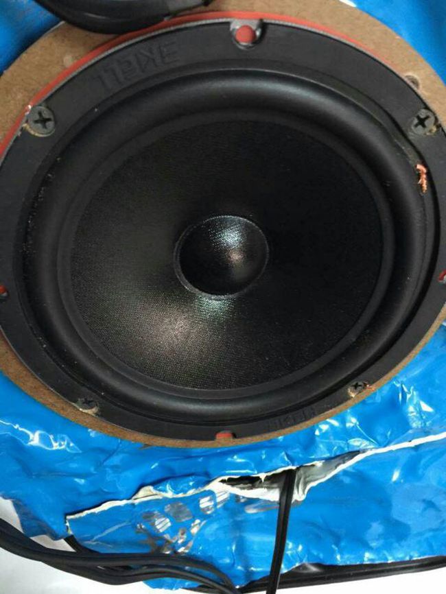 音响改装快准狠 新疆车佳坊现代ix35改装美国霸克