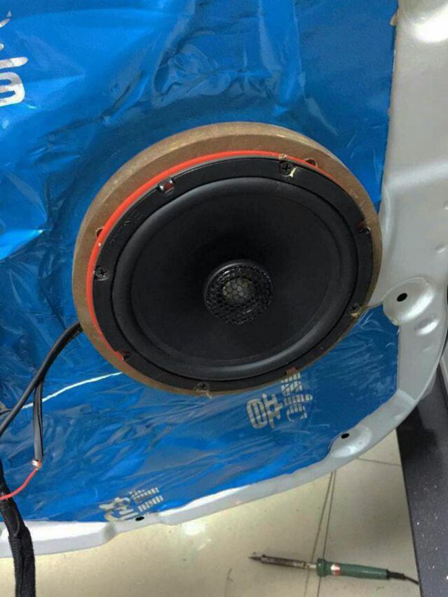 音响改装快准狠 新疆车佳坊现代ix35改装美国霸克