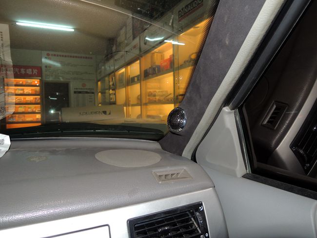 音乐独具品味 太原美声大众桑塔纳改装美国霸克