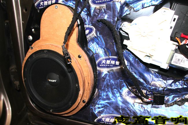 音乐无死角 呼市志高大众迈腾改装ETON和ARC音响