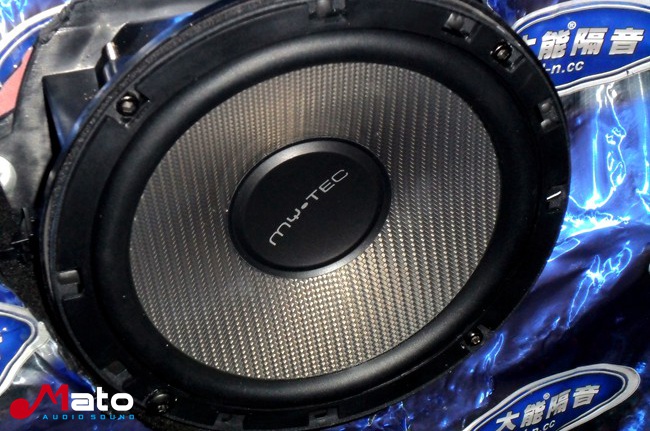 简单实惠动听 新疆车佳坊标致3008改装TEC和霸克汽