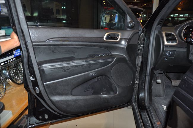 品质声大反转 集结车尚吉普大切诺基改装意大利