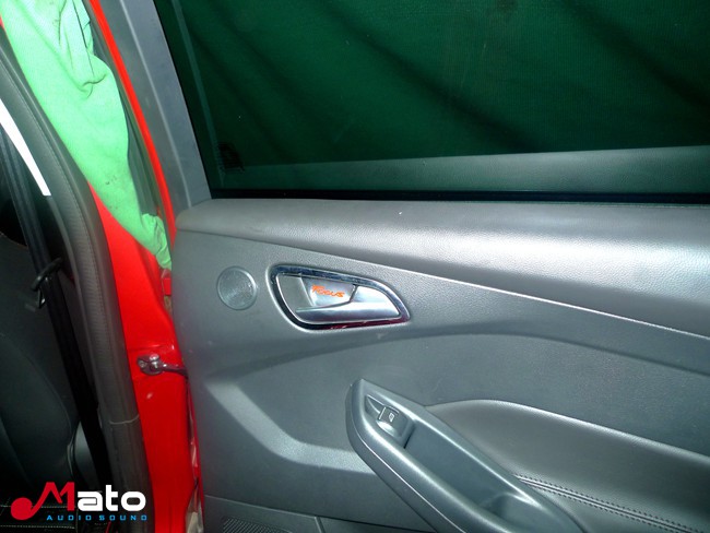 江门晶彩福特福克斯改装TEC和霸克音响