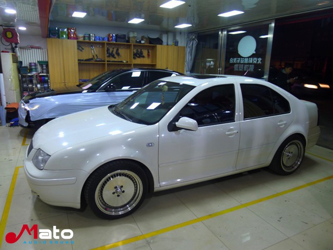 爆发音乐的宇宙 北京千度大众宝来改装霸克汽车