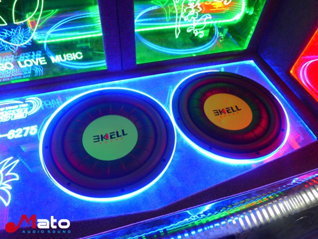 爆发音乐的宇宙 北京千度大众宝来改装霸克汽车