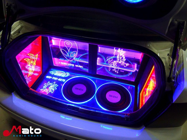 爆发音乐的宇宙 北京千度大众宝来改装霸克汽车