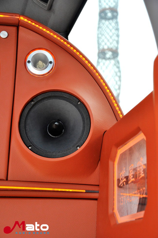 音乐的战争之王 深圳琪星隆丰田霸道改装霸克音