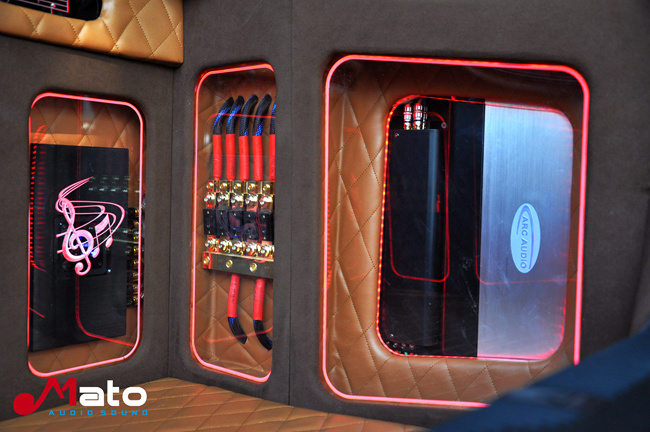 佛山百佳斯柯达明锐改装意大利TEC和美国ARC音响 