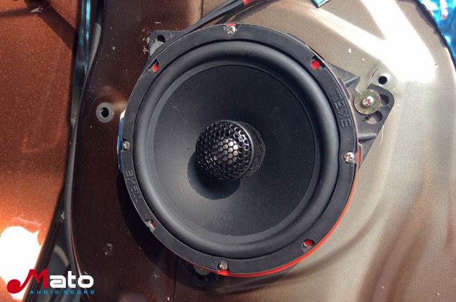 专业升级扬声器的品质 广州极速丰田RAV4改装ET