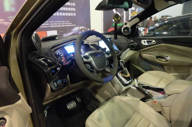 为音乐而站 车改坊汽车影音连锁(常州FBC店)福